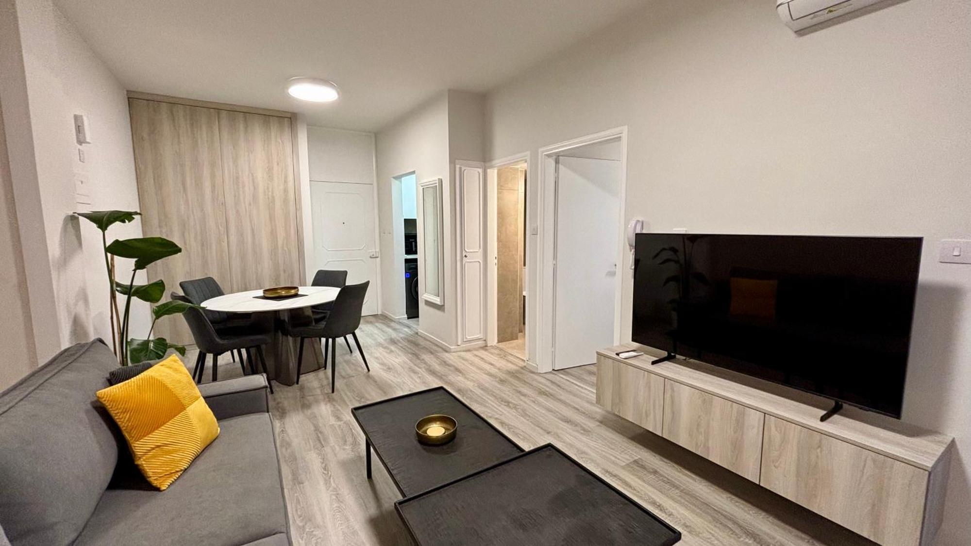 Seabreeze City Center Flats By Trulycyprus Limassol Extérieur photo