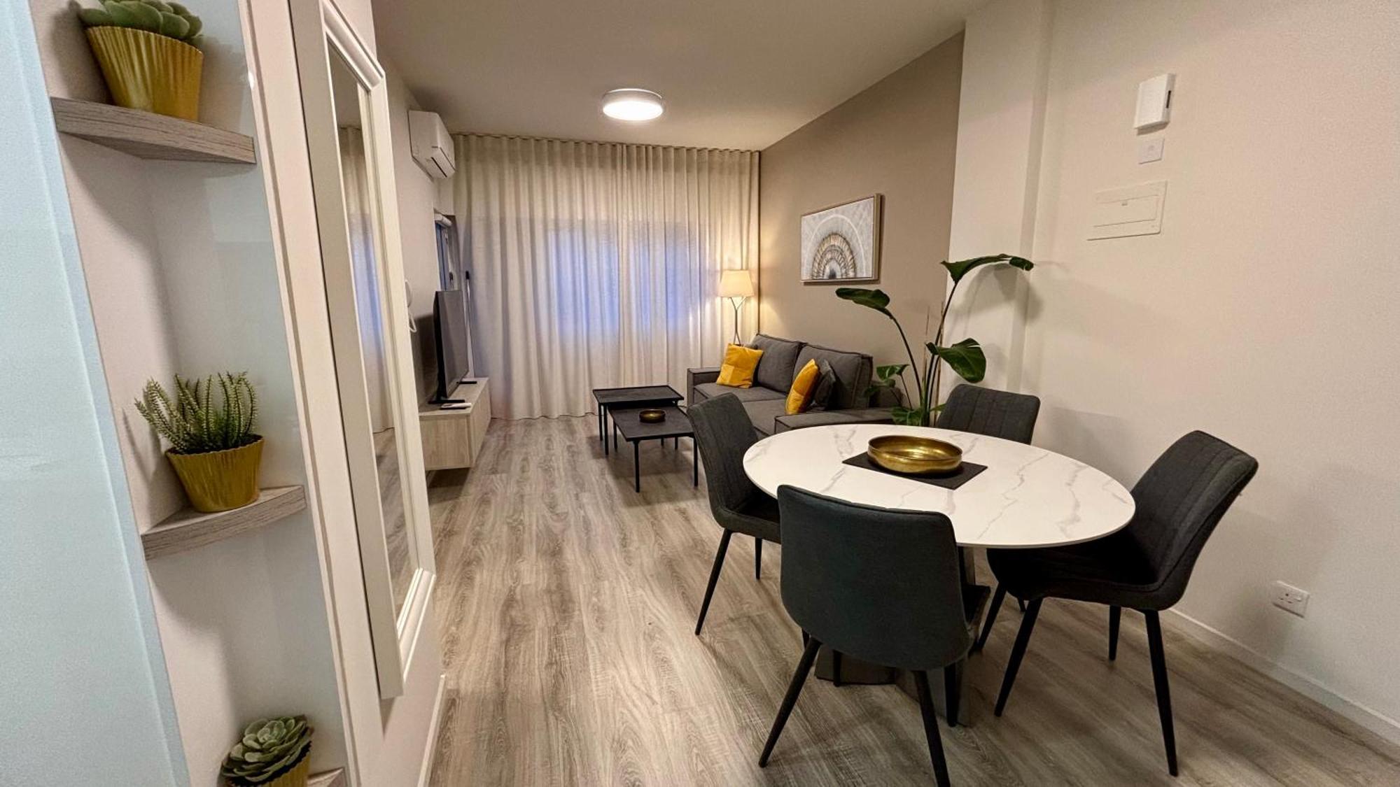 Seabreeze City Center Flats By Trulycyprus Limassol Extérieur photo
