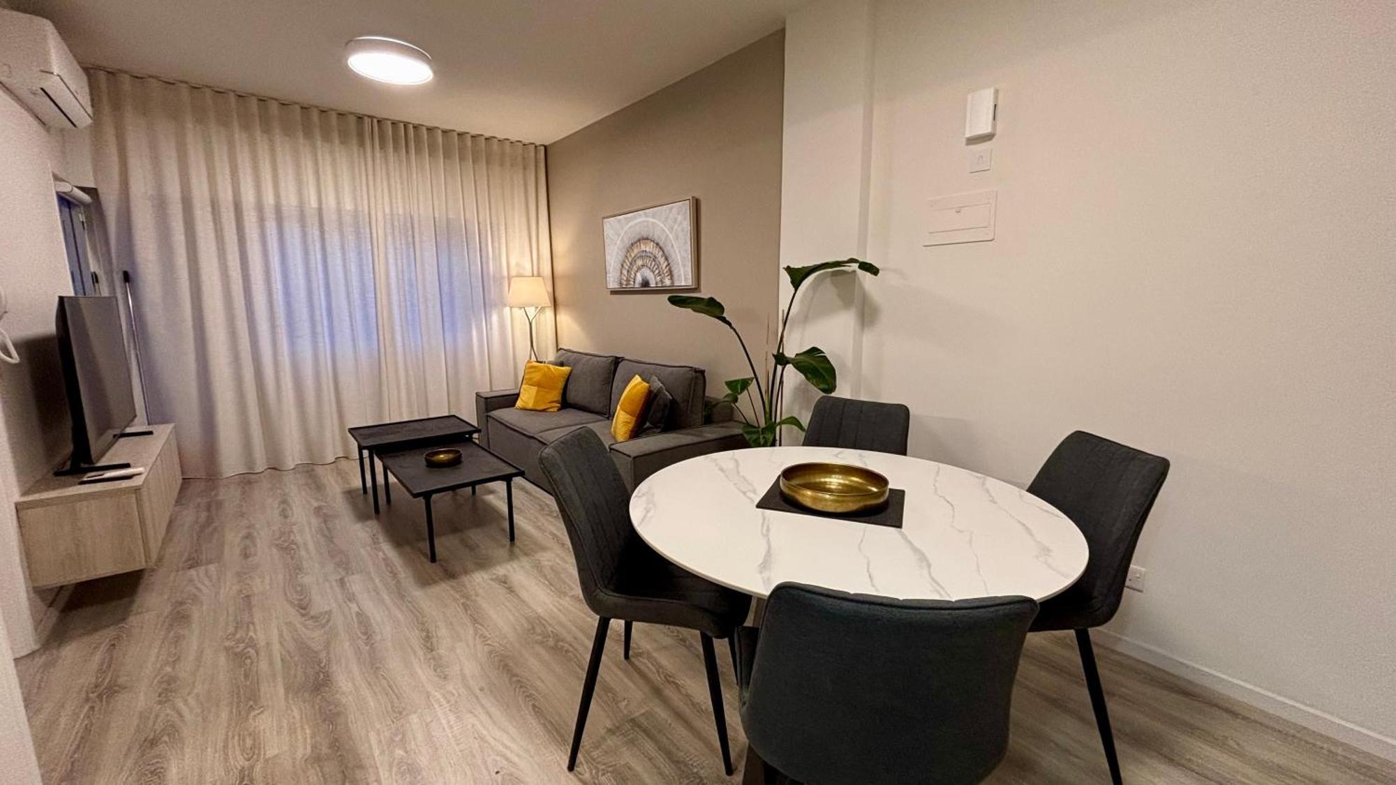 Seabreeze City Center Flats By Trulycyprus Limassol Extérieur photo